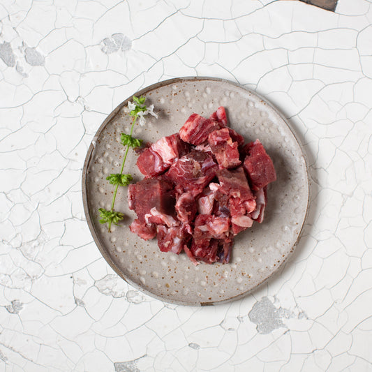 Muskelfleisch vom Strauß in Würfel (geschnetzelt und gegart)